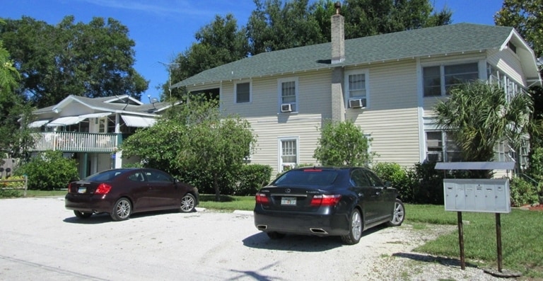 Building Photo 1 - 932 10th St N