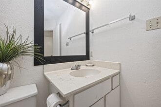 Building Photo - 9435 Pagewood Ln