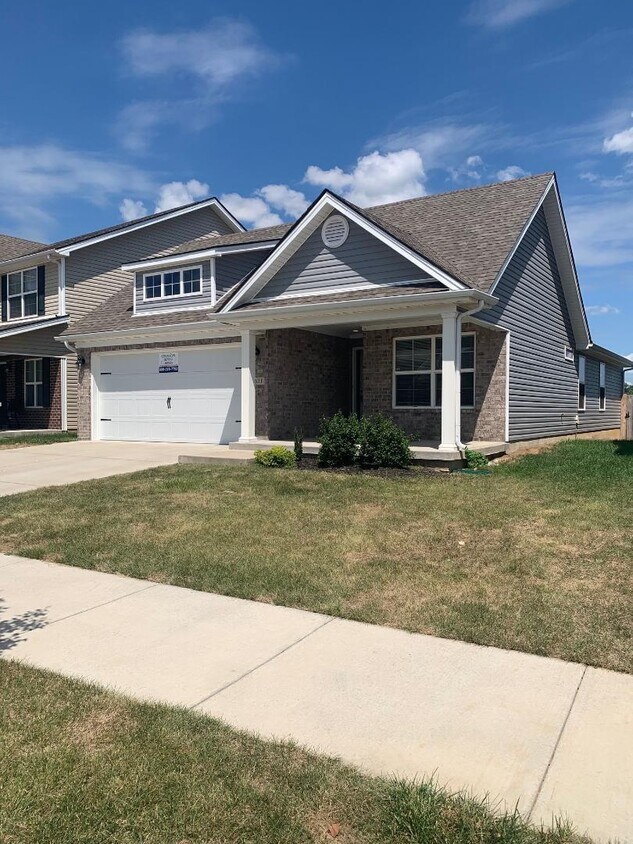 Foto principal - 2621 Hailey Rose Way
