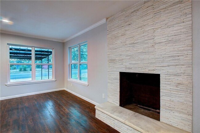 Foto del edificio - 5303 Westminster Dr