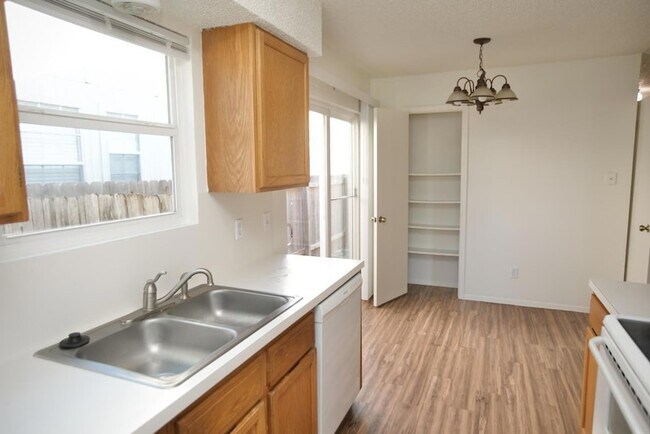 Building Photo - 8804 Piney Point Dr