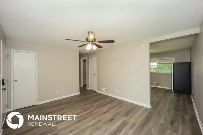 Building Photo - 8904 Channing Dr
