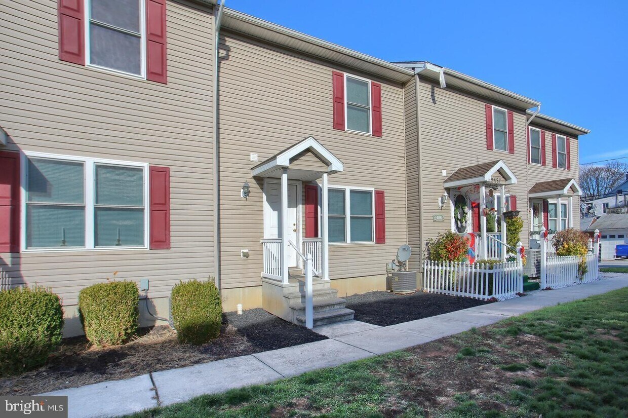 2455 Douglas St, Harrisburg, PA 17103 Townhome Rentals in Harrisburg