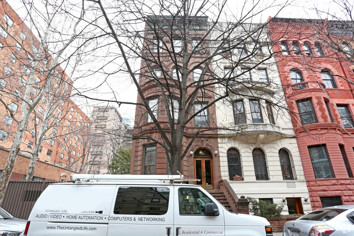 Building Photo - 61 W 88th St