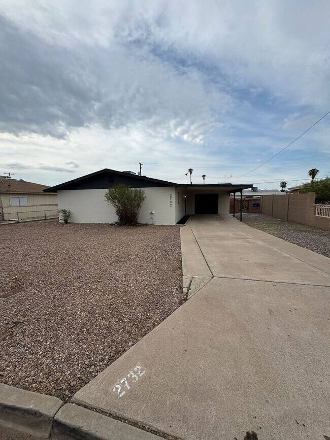 Foto del edificio - Fully upgraded home with garage!