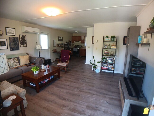 Foto del edificio - Blacksburg, 2 BR / 1 BA Available Aug 1st