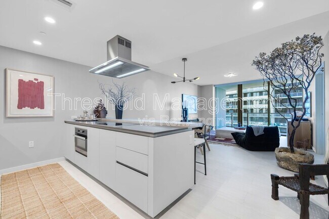 Building Photo - 1000 Brickell Plaza