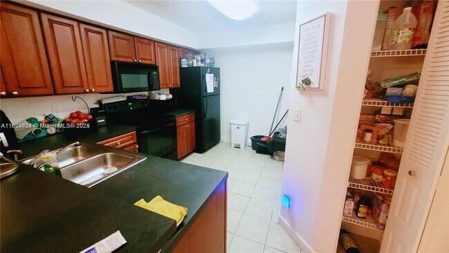 Foto del edificio - 10105 W Sunrise Blvd