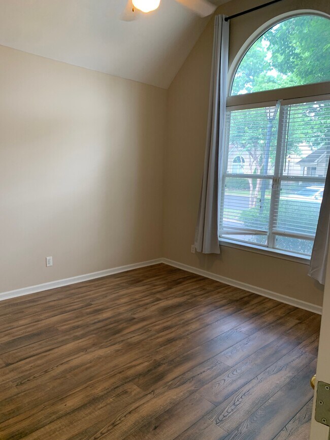 Foto del edificio - 1161 Misty Isle Dr
