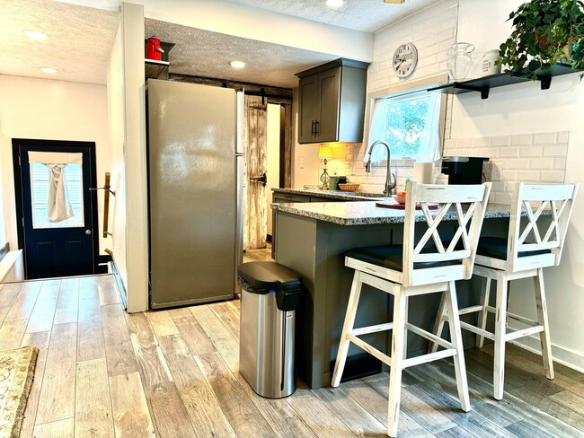 Foto del edificio - 56366 Basswood Rd