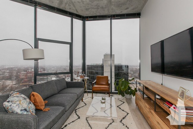 Foto del edificio - 2733 W Belden Ave
