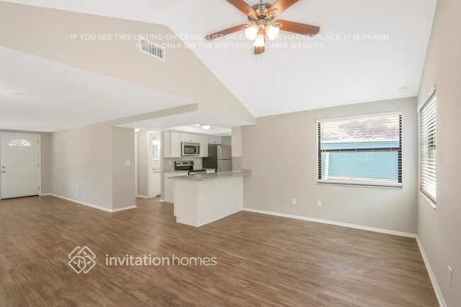 Building Photo - 16033 Villa Dr