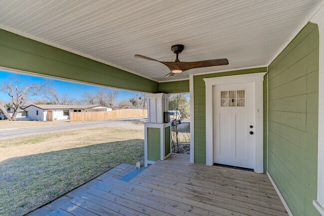 Foto del edificio - 6706 Fisher Rd