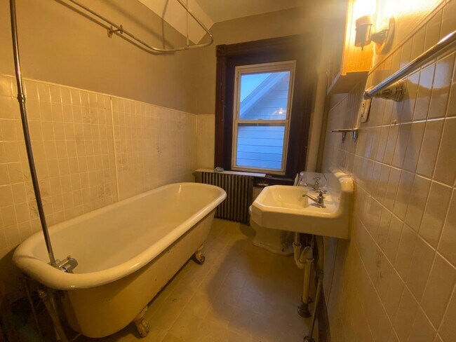 Foto del edificio - 1349 Washington St