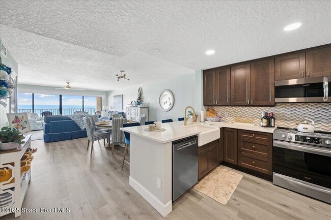 Building Photo - 1095 N Hwy A1A