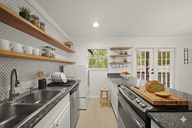 Building Photo - 8285 Kingsbrook Rd