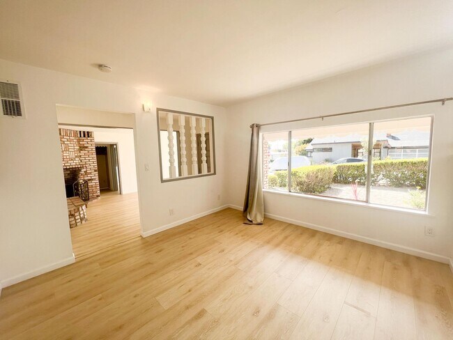 Building Photo - Spacious El Cerrito Hills Home