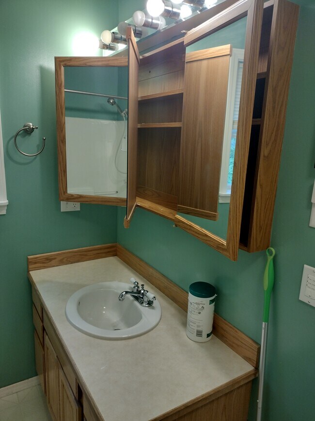 Building Photo - 6572 Vista Dr