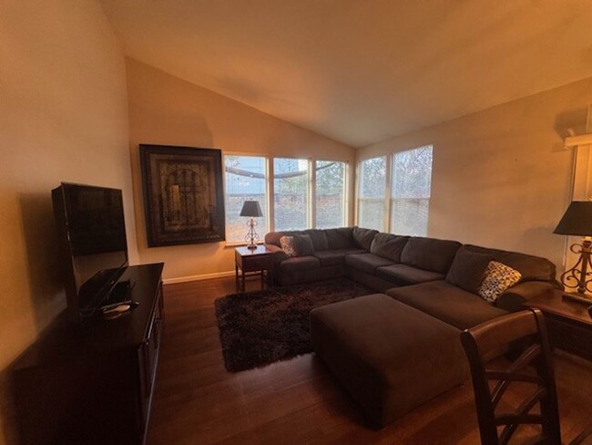 Building Photo - Furnished Two Bedroom Two Bathroom Caug...