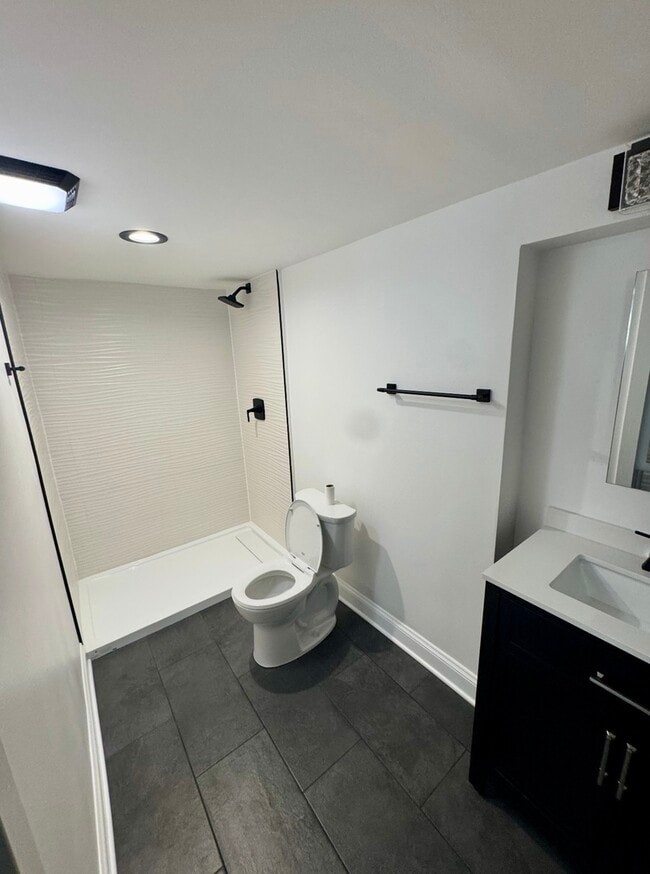 Building Photo - 5510 N Spaulding Ave