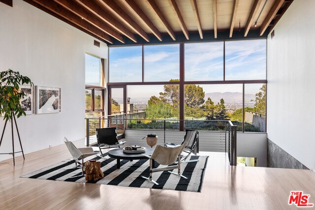Foto del edificio - 3201 Coldwater Canyon Ln