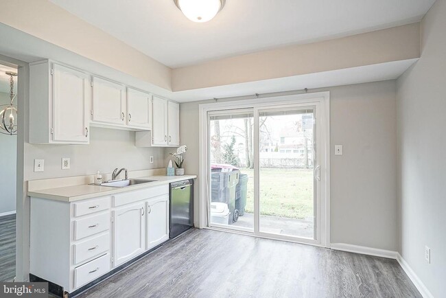 Building Photo - 38 St Moritz Dr