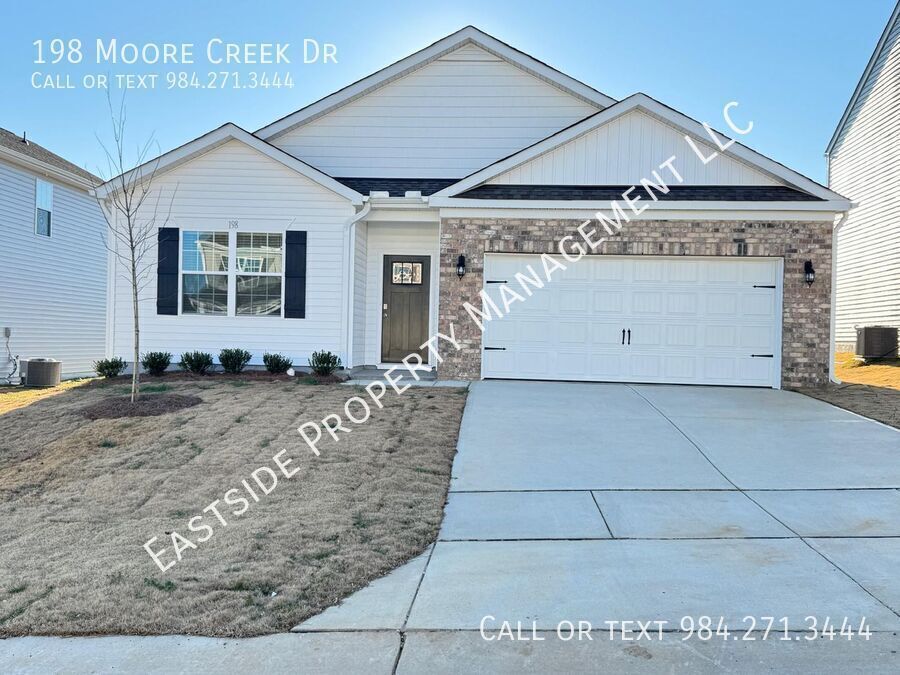 Foto principal - Cute Brand-New Ranch Tucked privately!!