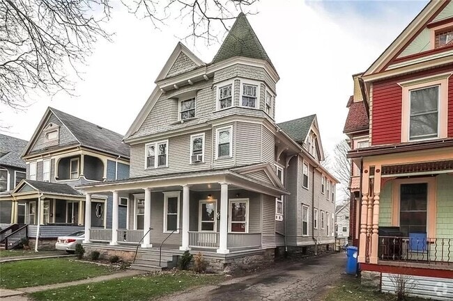 Building Photo - 473 Alexander St