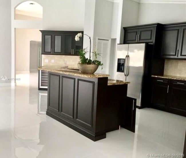 Building Photo - 1243 Manor Dr S
