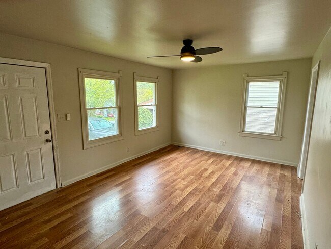 Building Photo - 3 Bedroom 1 Bath Home in High Point
