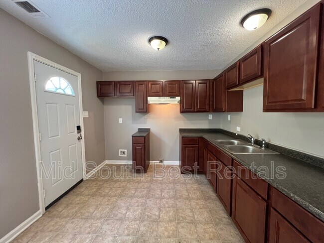 Building Photo - 4139 Knob Dr