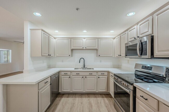 Building Photo - Stunning 2 Bed 1.5 Bath Condo in Scottsdal...