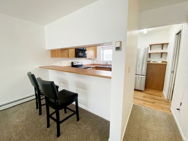 Building Photo - Spacious and Bright East Anchorage Townhou...