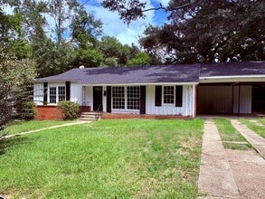 Building Photo - 701 Lilac Ave