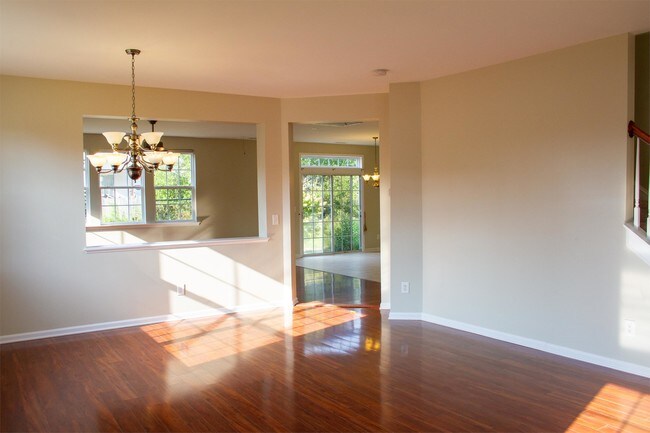 Building Photo - 340 Larktree Ln