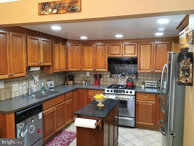 Foto del edificio - 1127 Thackary Ct