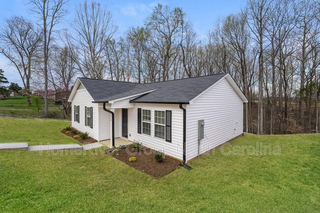 Building Photo - 2820 Carrollwood Dr