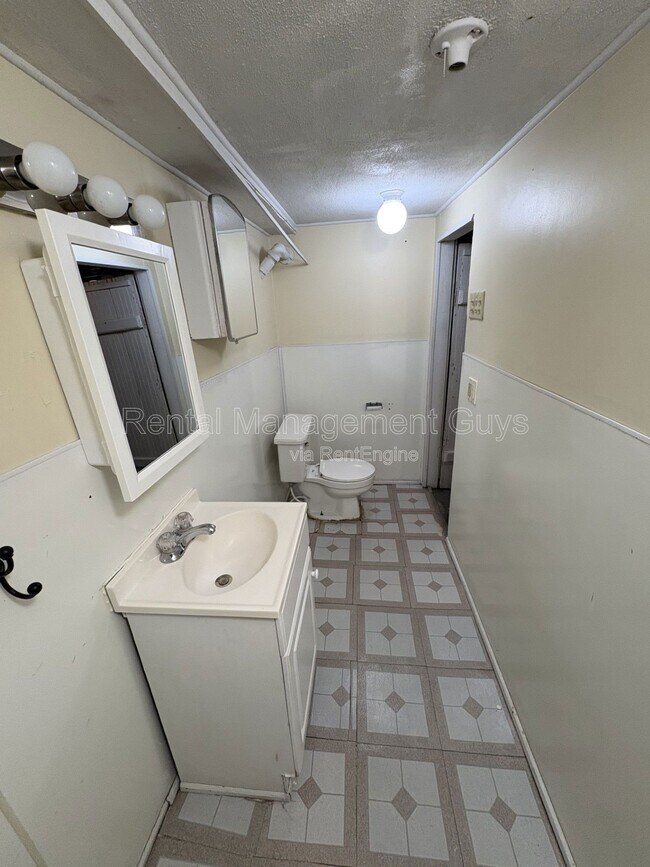 Foto del edificio - 529 Stryker Ave