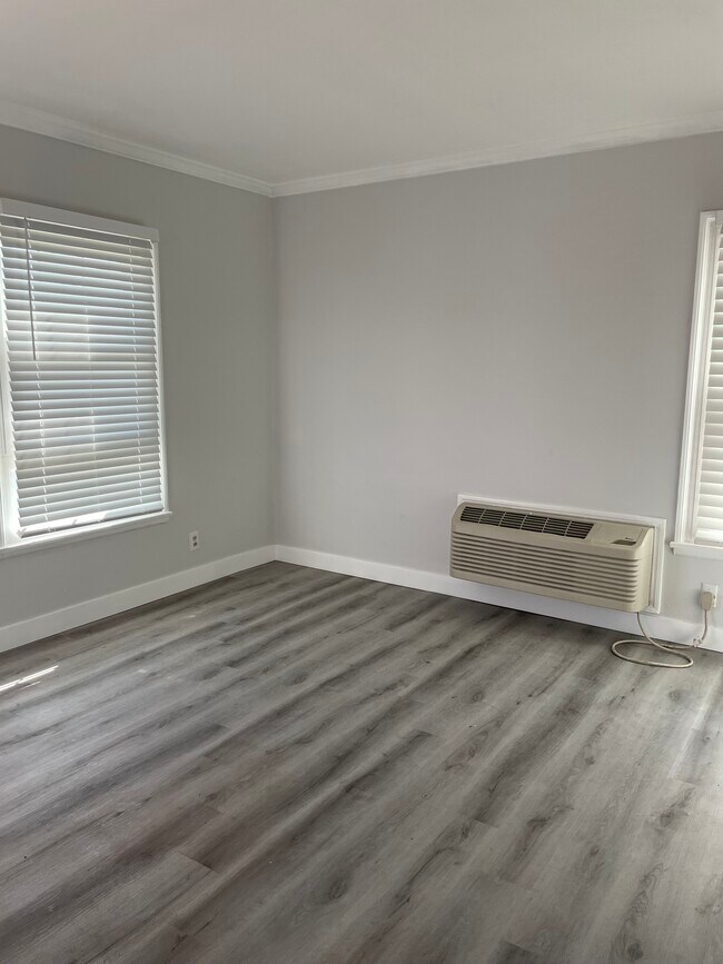 Building Photo - 5531 W 118th St