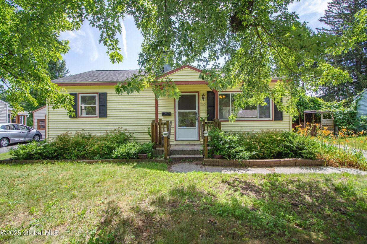 Primary Photo - 10 Sherwood Dr