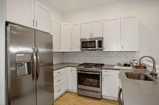 Foto del edificio - 1824 W Girard Ave