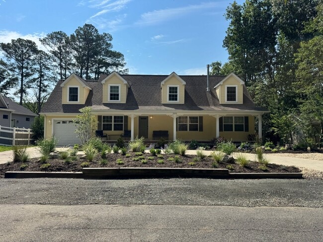 Building Photo - 2094 Fieldcrest Dr