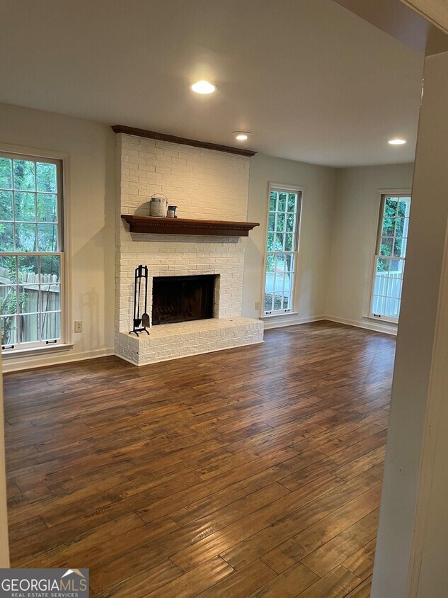 Building Photo - 1540 Brookcliff Cir