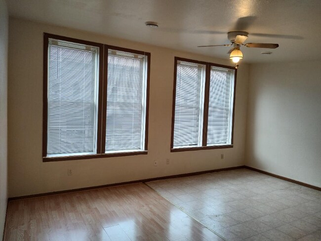 Foto del edificio - 109 S Lane St