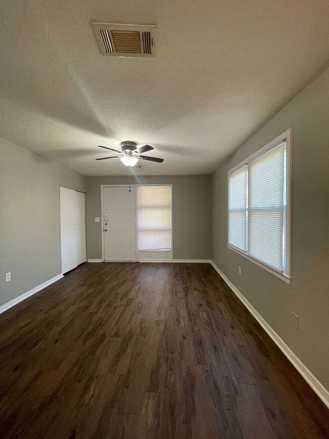 Building Photo - 1133 Beechdale Rd