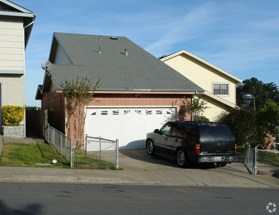 Building Photo - 187 Morton Blvd
