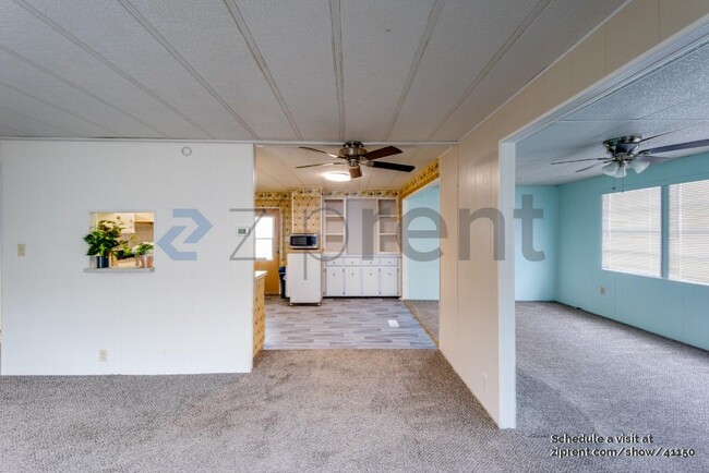 Building Photo - 10928 Poplar St NE