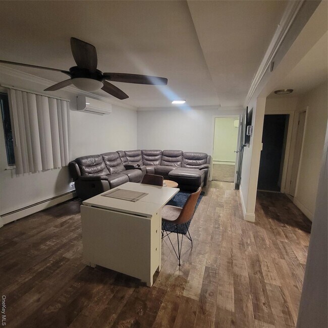 Foto del edificio - 236-14 Bentley Rd