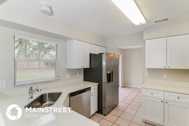 Building Photo - 7765 Hyacinth Dr