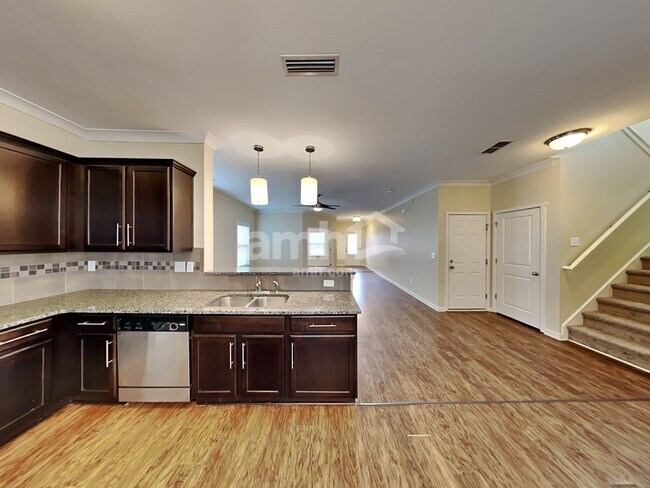 Foto del edificio - 15410 Lakepoint Forest Dr